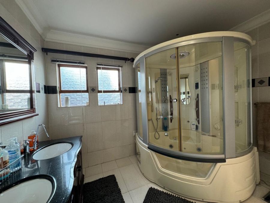 5 Bedroom Property for Sale in Birdwood Estate North West